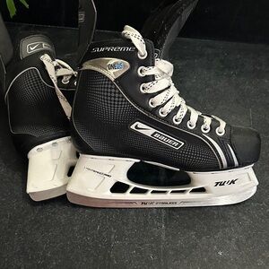 Bauer Supreme ONE05 Men's Black and White Hockey Skates Nike Bauer